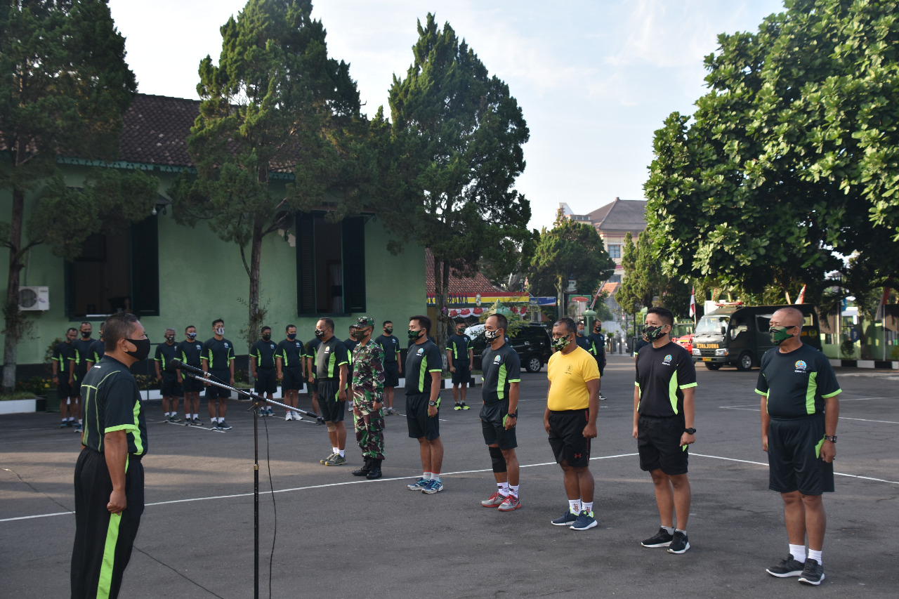 Tingkatkan Kemampuan Fisik, Prajurit  Korem 073/Makutarama Lari Aerobik